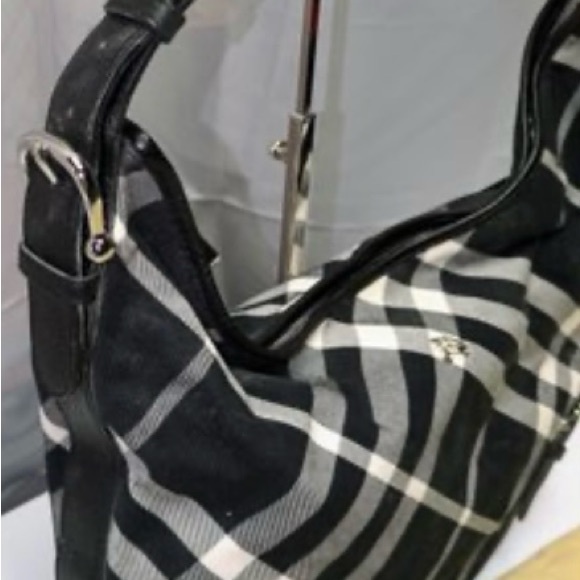 Burberry Black/White Nova Check Canvas And Leather Buckle Hobo - Picture 7 of 17